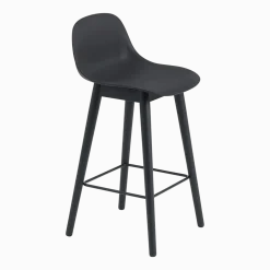 Chaise de bar 65 cm noire piétement en chêne Fiber - Muuto