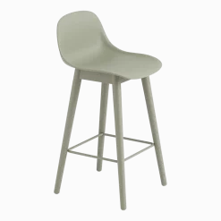 Chaise de bar 65 cm vert gris piétement en chêne Fiber - Muuto