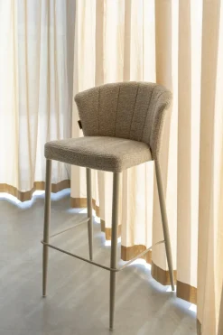 Chaise de bar en tissu marron et métal noir 73cm Georgia - Dutchbone