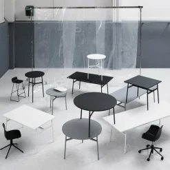 Chaise de bureau avec accoudoirs en aluminium et pp noir Form - Normann Copenhagen