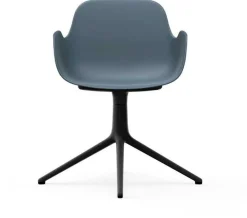 Chaise de bureau avec accoudoirs en polypropylene bleue et base noire Swivel 4L bleu - Normann Copenhagen