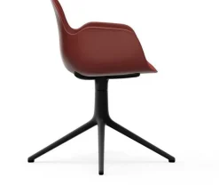 Chaise de bureau avec accoudoirs en polypropylene rouge et base noire Swivel 4L rouge - Normann Copenhagen