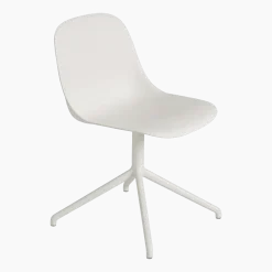 Chaise de bureau blanche piétement pivot Fiber - Muuto