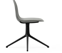 Chaise de bureau en polypropylène grise et base noire Swivel 4L Grey - Normann Copenhagen
