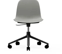 Chaise de bureau réglable à roulettes en pp grise et base noire Swivel 5W Grey - Normann Copenhagen