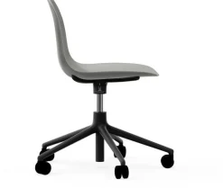 Chaise de bureau réglable à roulettes en pp grise et base noire Swivel 5W Grey - Normann Copenhagen