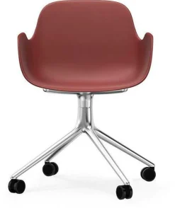 Chaise de bureau à roulettes avec accoudoirs en polypropylene rouge Swivel 4W rouge - Normann Copenhagen
