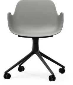 Chaise de bureau à roulettes avec accoudoirs en pp grise et noire Swivel 4W Grey - Normann Copenhagen