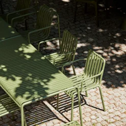 Chaise de jardin avec accoudoir en métal olive Palissade - HAY