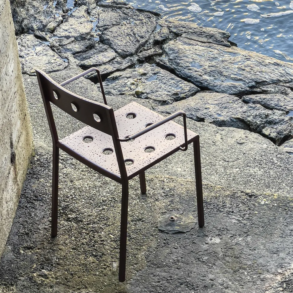 Chaise de jardin avec accoudoirs en acier anthracite Balcony - HAY