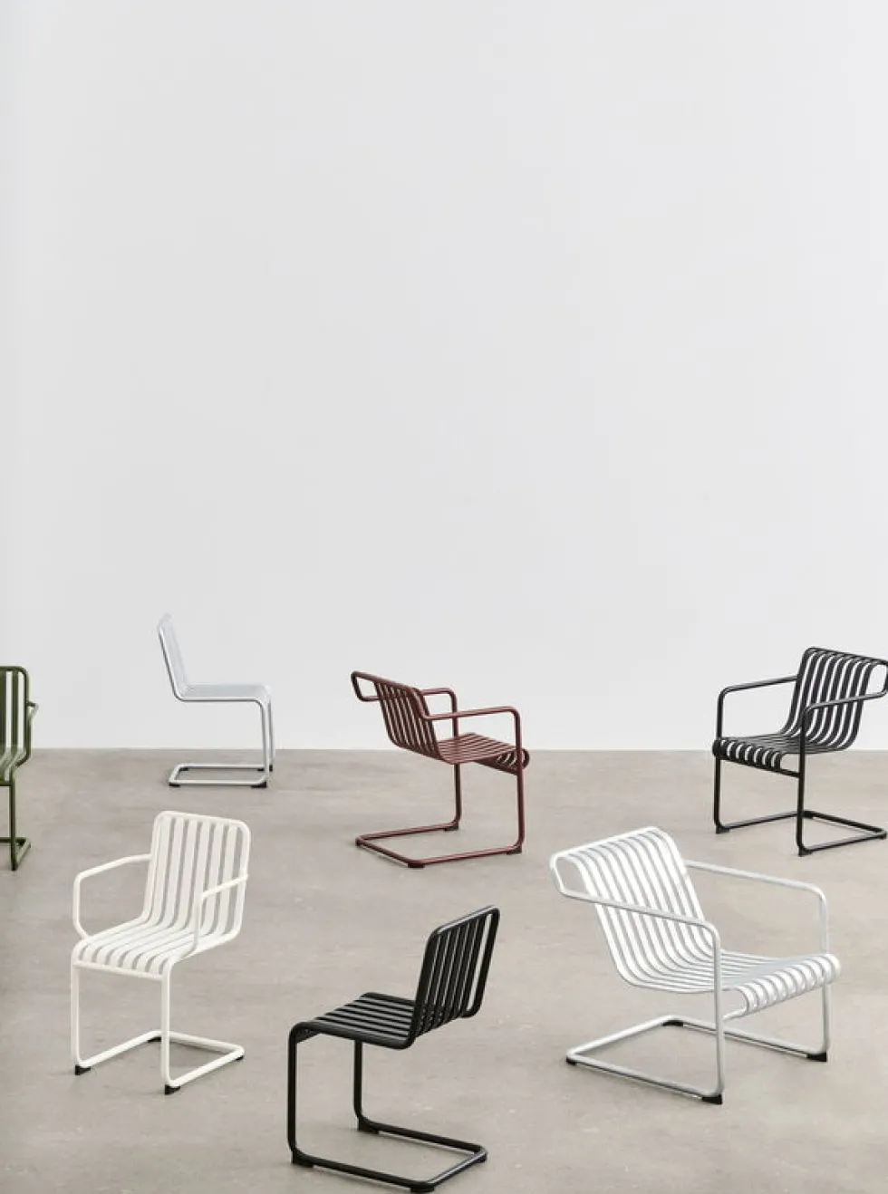 Chaise de jardin avec accoudoirs en acier blanc cassé Palissade - HAY