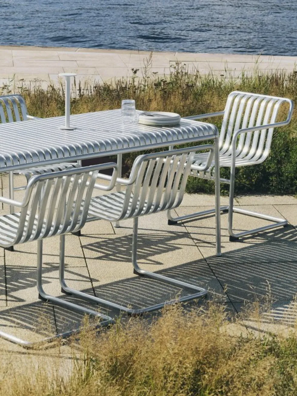 Chaise de jardin avec accoudoirs en acier galvanisé 54x65x80cm Palissade - HAY