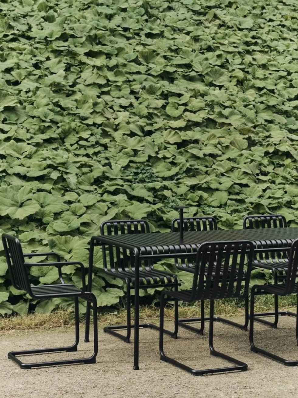 Chaise de jardin avec accoudoirs en acier gris anthracite Palissade - HAY