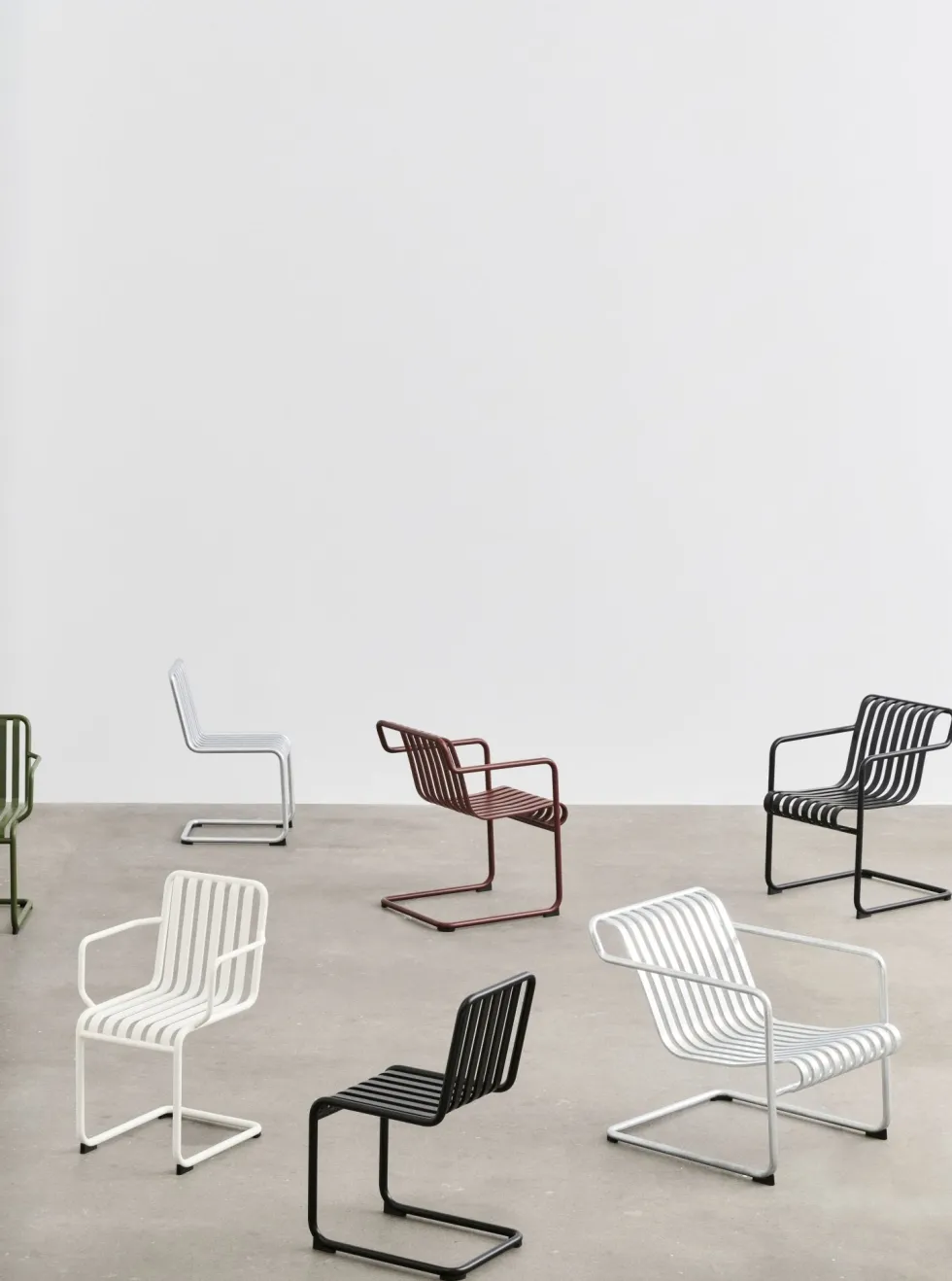 Chaise de jardin avec accoudoirs en acier gris anthracite Palissade - HAY