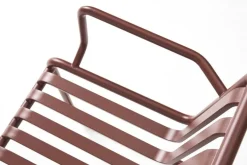 Chaise de jardin avec accoudoirs en acier rouge Palissade - HAY