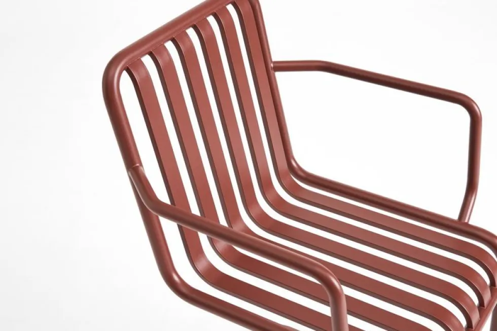 Chaise de jardin avec accoudoirs en acier rouge Palissade - HAY