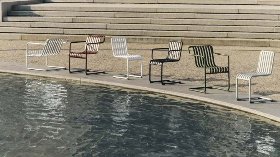 Chaise de jardin avec accoudoirs en acier rouge Palissade - HAY