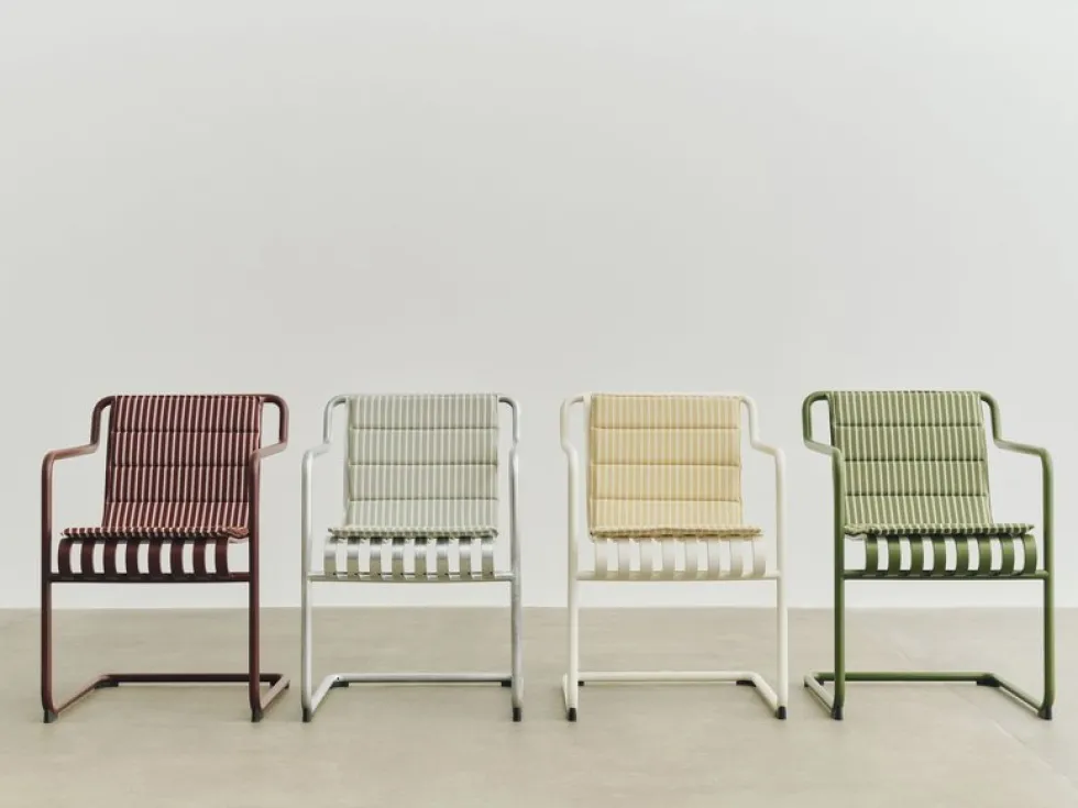Chaise de jardin avec accoudoirs en acier rouge 54x65x80cm Palissade - HAY