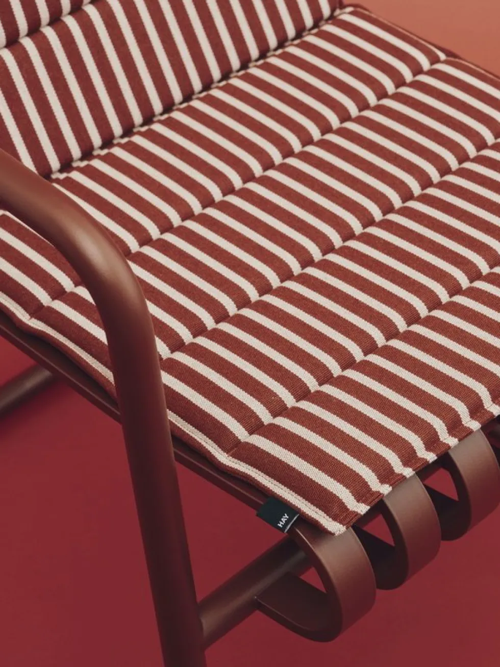 Chaise de jardin avec accoudoirs en acier rouge 54x65x80cm Palissade - HAY
