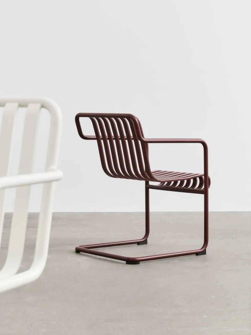 Chaise de jardin avec accoudoirs en acier rouge 54x65x80cm Palissade - HAY