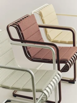 Chaise de jardin avec accoudoirs en acier rouge 54x65x80cm Palissade - HAY