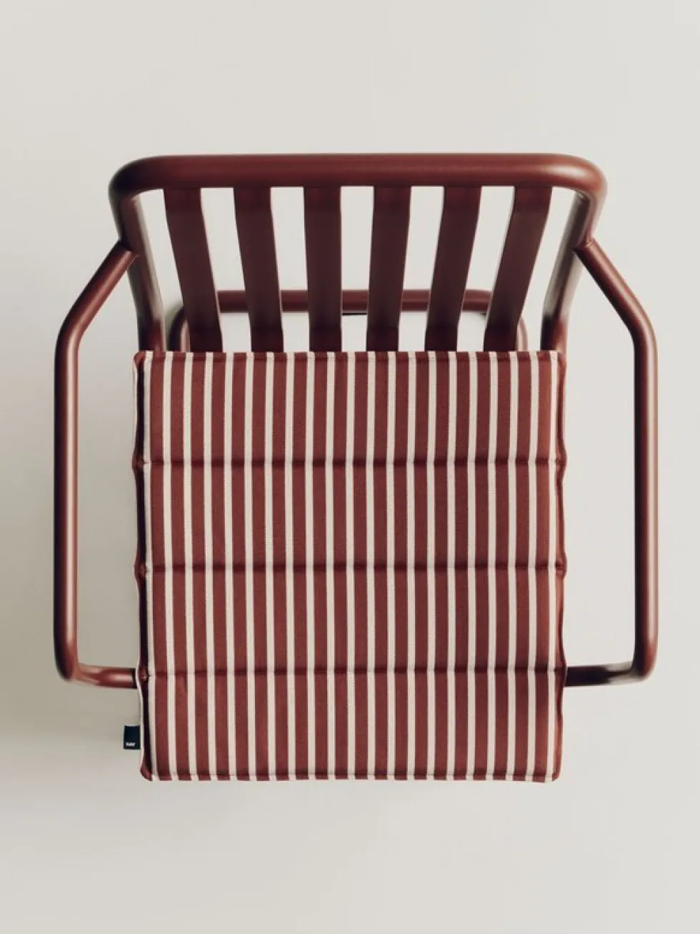Chaise de jardin avec accoudoirs en acier rouge 54x65x80cm Palissade - HAY