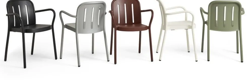 Chaise de jardin avec accoudoirs en métal vert Deville - HAY