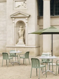 Chaise de jardin avec accoudoirs en métal vert Deville - HAY