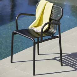 Chaise de jardin avec accoudoirs noire Week-End - Petite Friture