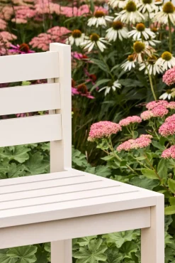 Chaise de jardin en acier beige et coussins beige sable Haus - Hübsch