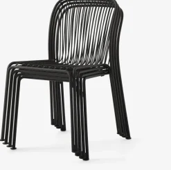Chaise de jardin en acier noir chaud Thorvald SC94 - &tradition