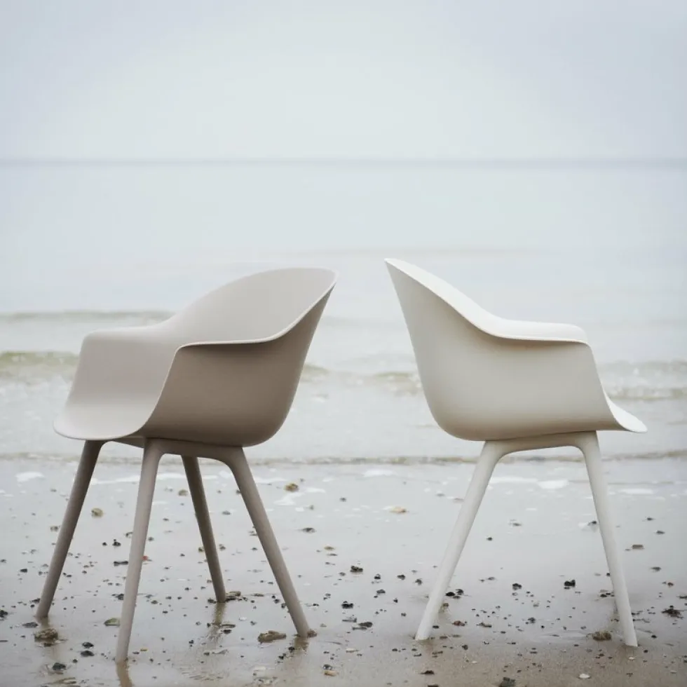 Chaise de jardin new beige Bat - Gubi