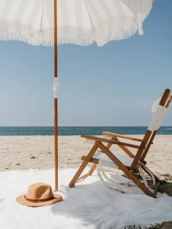 Chaise de plage pliante en tissu blanc Antique The Tommy Chair - Business & Pleasure