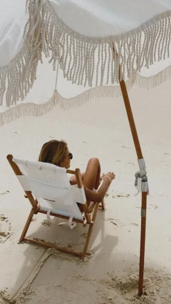 Chaise de plage pliante en tissu blanc Antique The Tommy Chair - Business & Pleasure