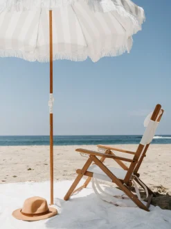 Chaise de plage pliante en tissu blanc Antique The Tommy Chair - Business & Pleasure