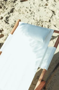 Chaise de plage pliante en tissu blanc Antique The Tommy Chair - Business & Pleasure