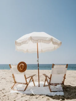 Chaise de plage pliante en tissu blanc Antique The Tommy Chair - Business & Pleasure