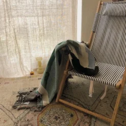 Chaise de plage pliante en toile à rayures bleu marine Lauren's Stripe The Tommy Chair - Business & Pleasure