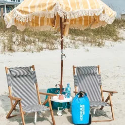 Chaise de plage pliante en toile à rayures bleu marine Lauren's Stripe The Tommy Chair - Business & Pleasure