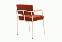 Chaise de salle à manger avec accoudoirs en acier beige et tissu rouge Monday - Fest Amsterdam