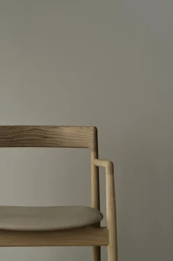 Chaise de salle à manger rembourrée gris en chêne huilé Calma - Bolia
