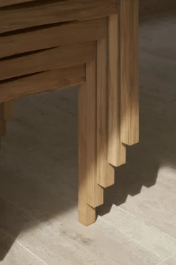 Chaise d'extérieur avec accoudoirs en teck non traité 81cm AH502 - Carl Hansen & Søn