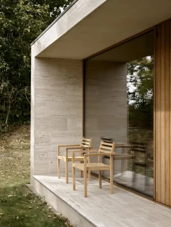 Chaise d'extérieur avec accoudoirs en teck non traité 81cm AH502 - Carl Hansen & Søn