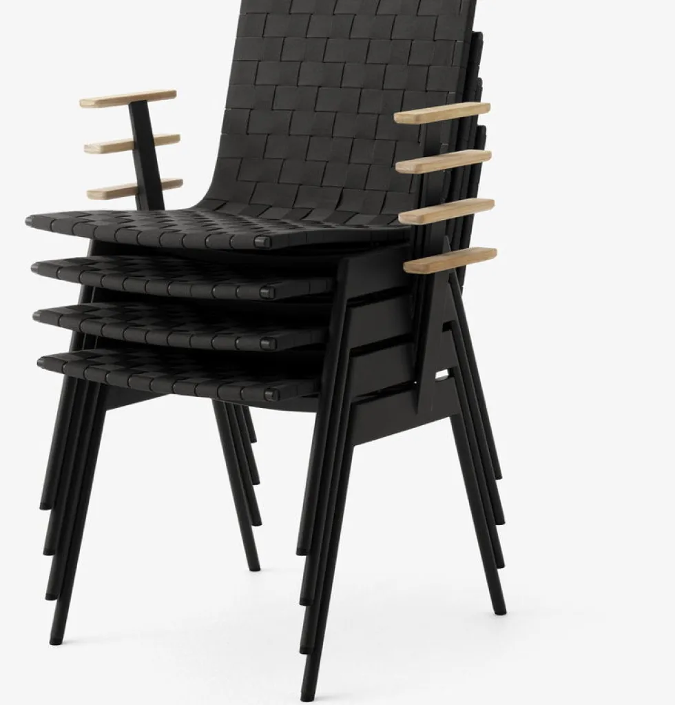 Chaise d'extérieur en acier et teck noir chaud Ville AV34 - &Tradition