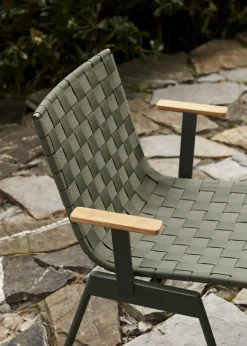Chaise d'extérieur en acier et teck vert bronze Ville AV34 - &Tradition
