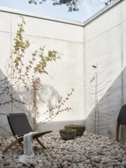 Chaise d'extérieur en teck non traité et assise charcoal 76cm Cuba Chair - Carl Hansen & Søn