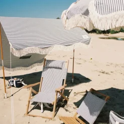 Chaise d'extérieur à rayures bleues et blanches Tommy - Business & Pleasure
