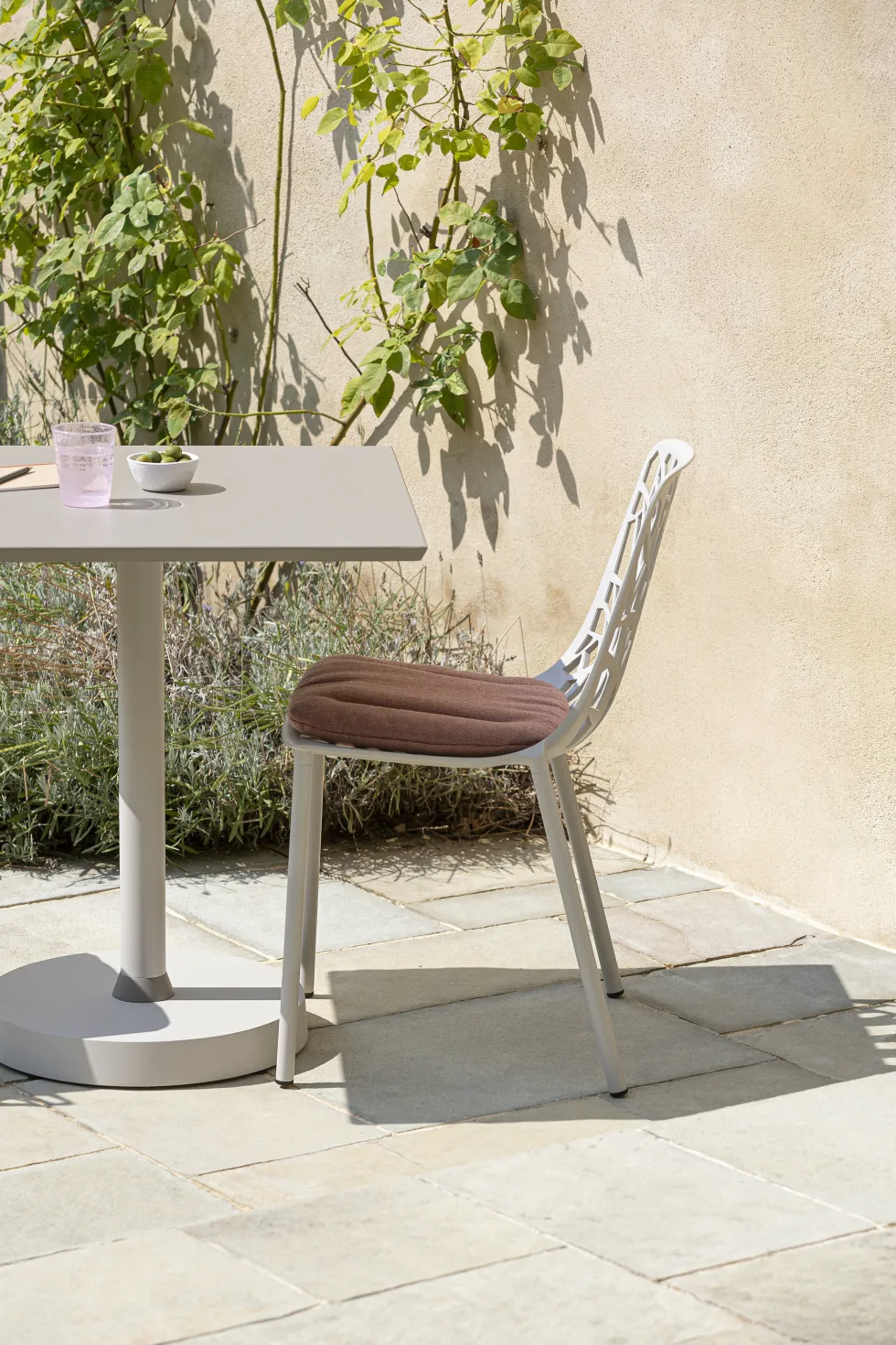 Chaise en aluminium blanc crème 53 x 48 cm Forest - Fast Spa