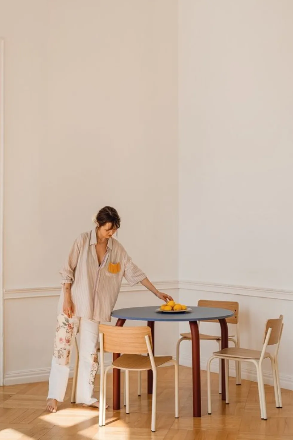 Chaise en bois de chêne et acier blanc Kei - noo.ma