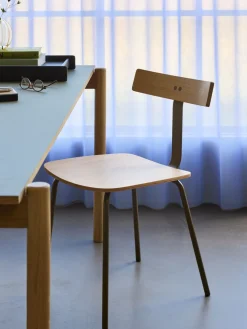 Chaise en bois de chêne et fer vert Hock - Hübsch